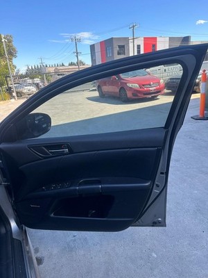 SUZUKI KIZASHI FR 12/2009-01/2017 RIGHT FRONT DOOR TRIM LEATHER