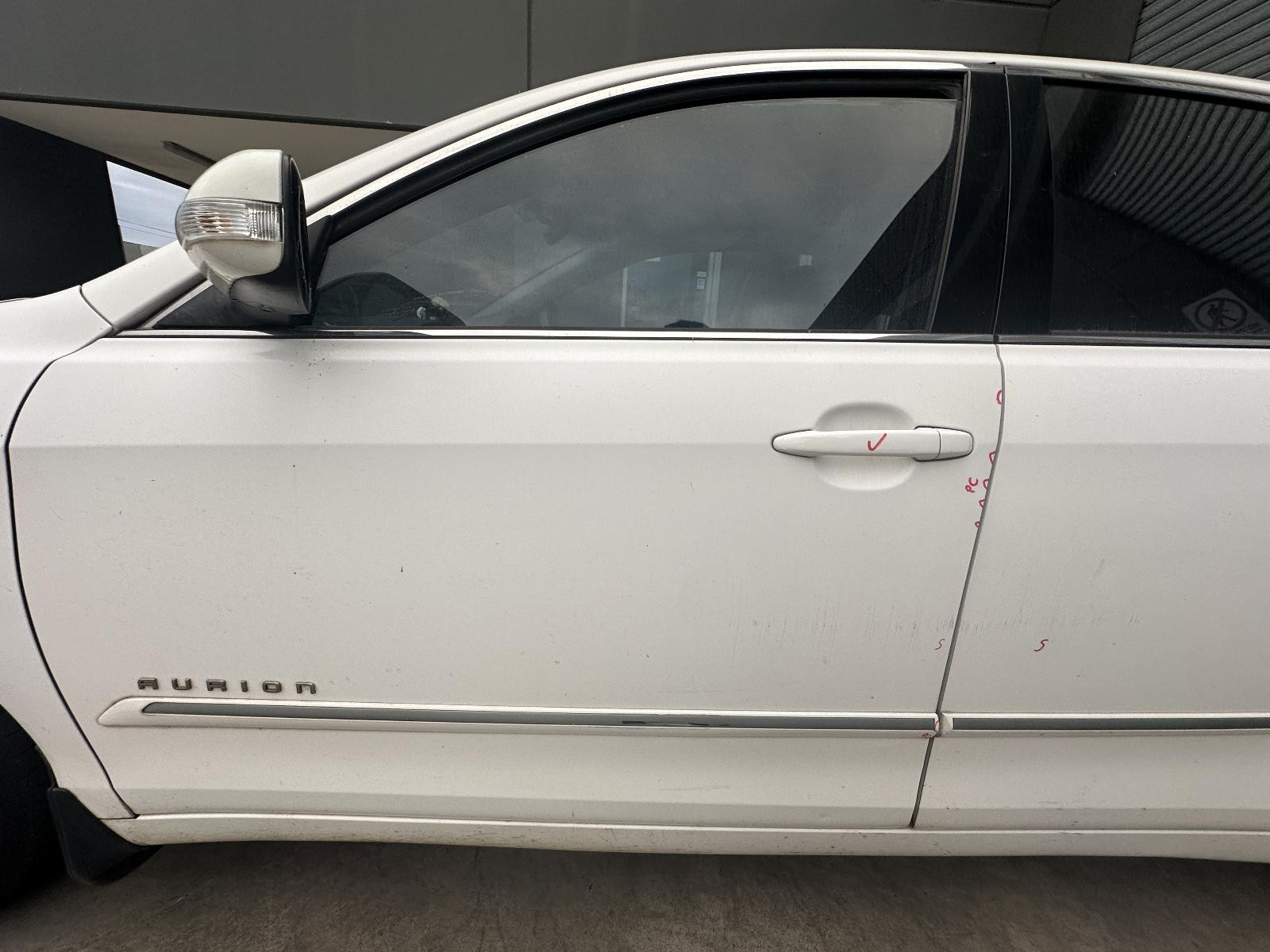 TOYOTA AURION GSV40R 10/2006-08/2009 LEFT FRONT DOOR SHELL WITH MOULD TYPE