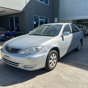 TOYOTA CAMRY SK36 08/2002-05/2006 LEFT FRONT DOOR WINDOW GREEN TINT