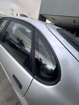 TOYOTA COROLLA AE112 10/1998-11/2001 LEFT REAR SIDE GLASS 5DR HATCH