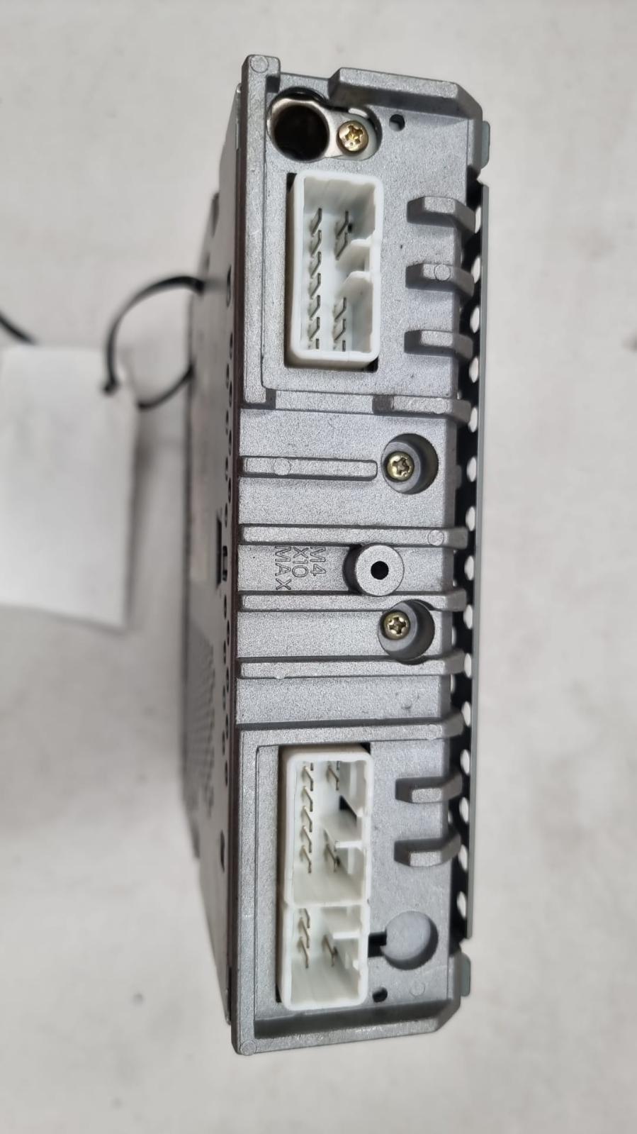 TOYOTA COROLLA STEREO/HEAD UNIT 6 DISC CD STACKER (P/N ON FACE 32811), ZZE122, 1 - Image 4