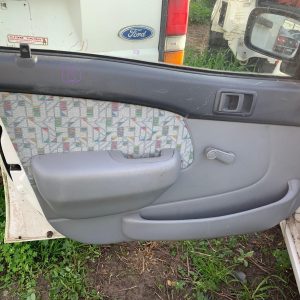 TOYOTA STARLET 03/1996-09/1999 INNER LEFT FRONT DOOR HANDLE EP91