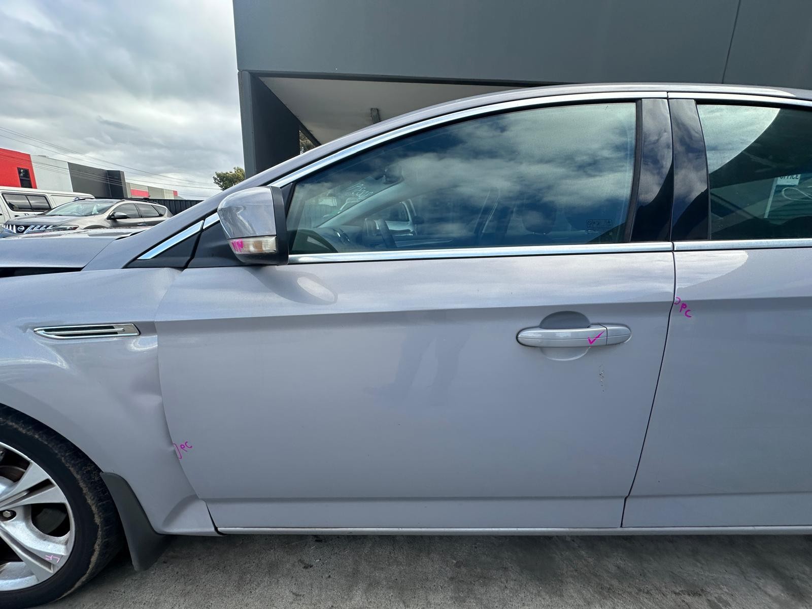 FORD MONDEO MA-MC 09/2007-12/2014 LEFT FRONT OUTER DOOR HANDLE GREY