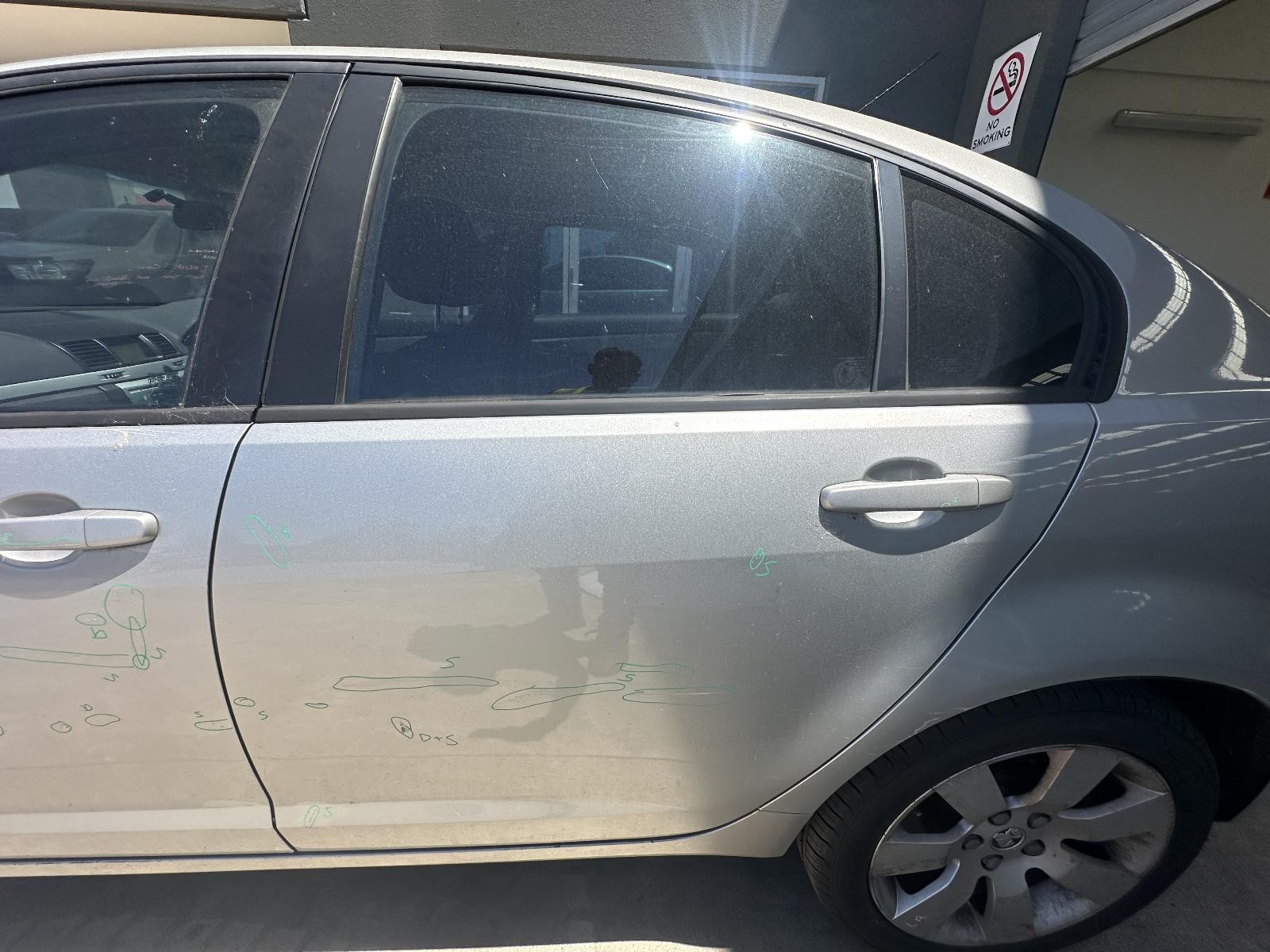 HOLDEN COMMODORE VE 07/2006-05/2013 LEFT REAR DOOR WINDOW SEDAN
