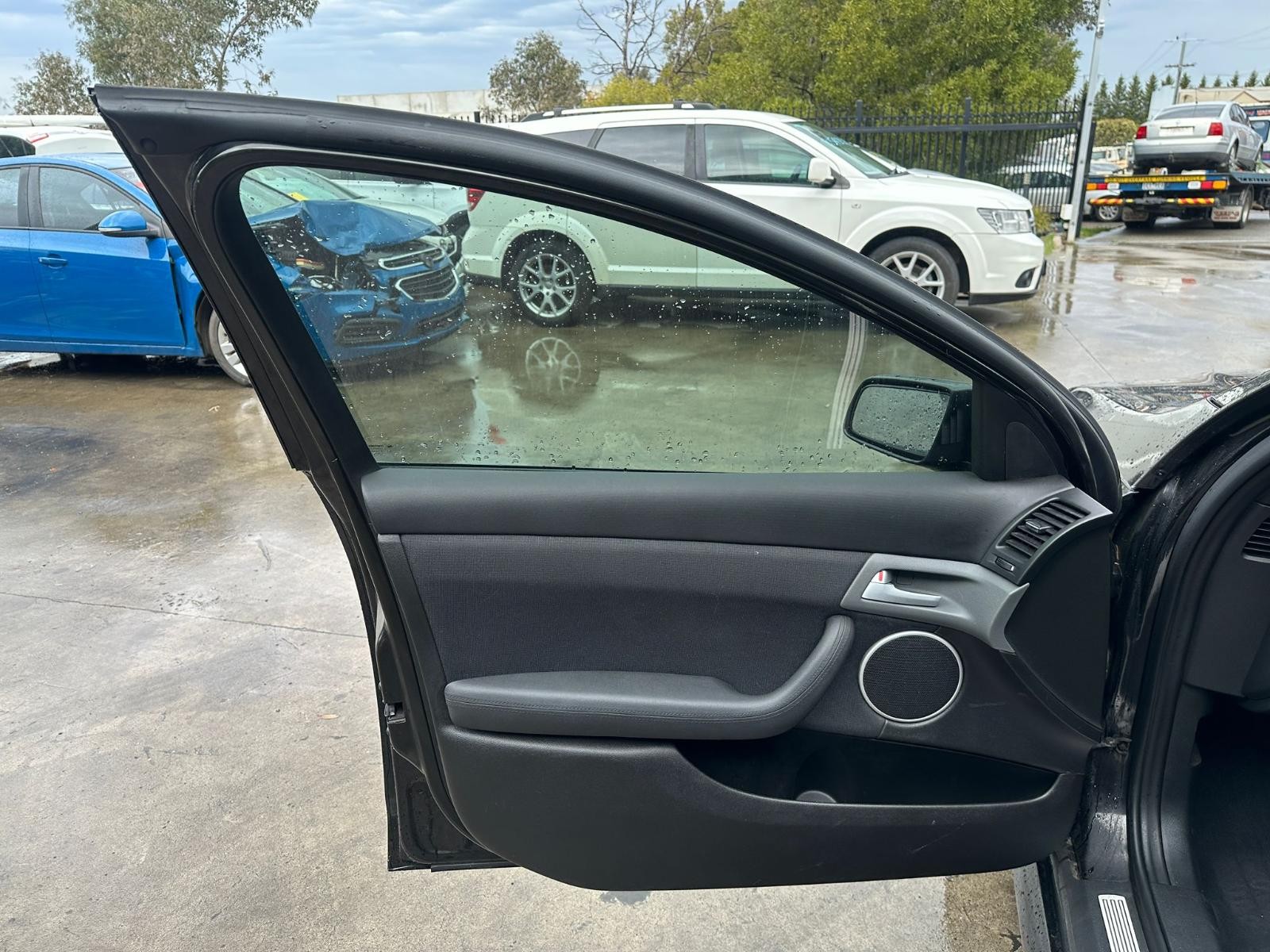 HOLDEN COMMODORE VE S2 09/2010-05/2013 LEFT FRONT DOOR TRIM SV6/SS ONYX SEDAN