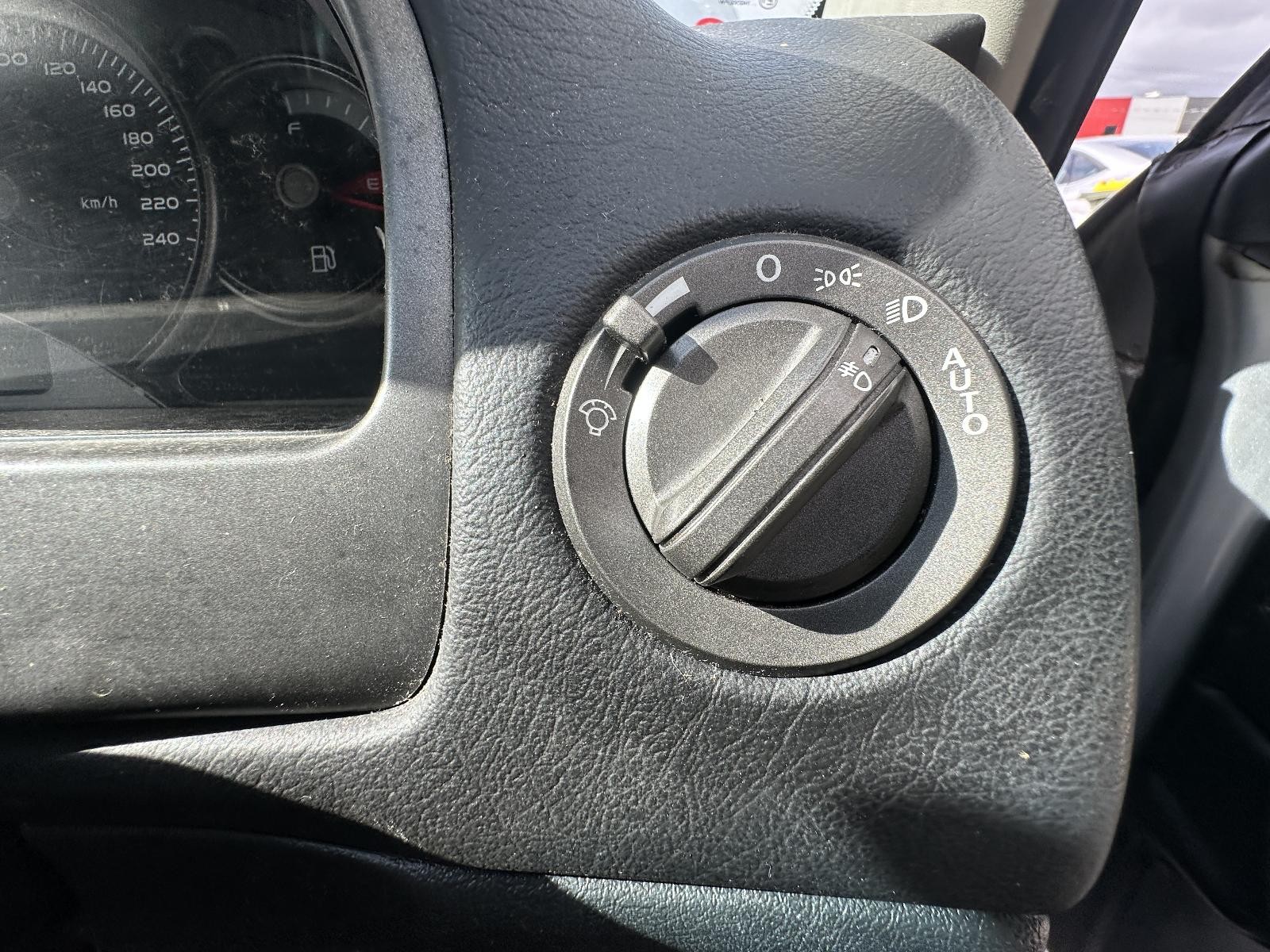 HOLDEN COMMODORE VZ 08/2004-09/2007 HEADLIGHT CONTROLS