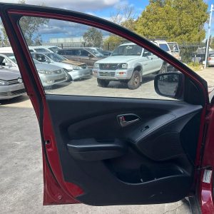 HYUNDAI IX35 LM SERIES 11/2009-01/2016 LEFT FRONT DOOR TRIM CLOTH FWD