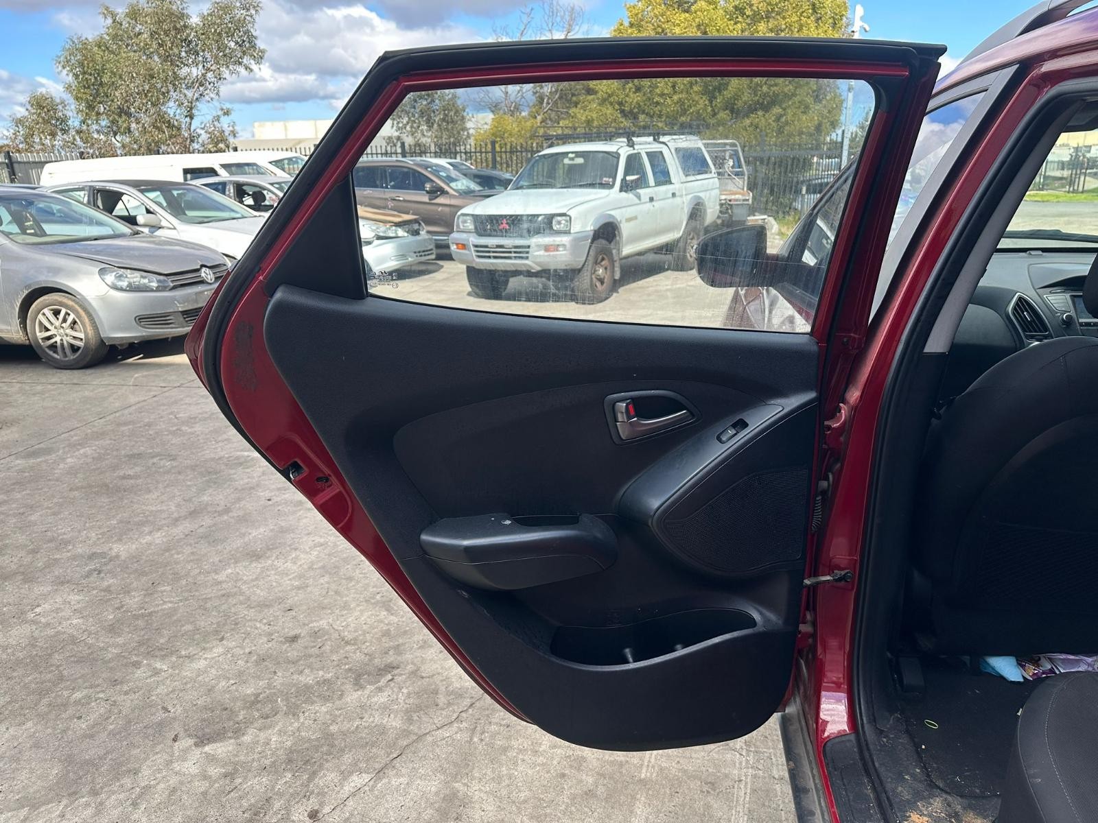 HYUNDAI IX35 LM SERIES 11/2009-01/2016 LEFT REAR DOOR TRIM CLOTH FWD