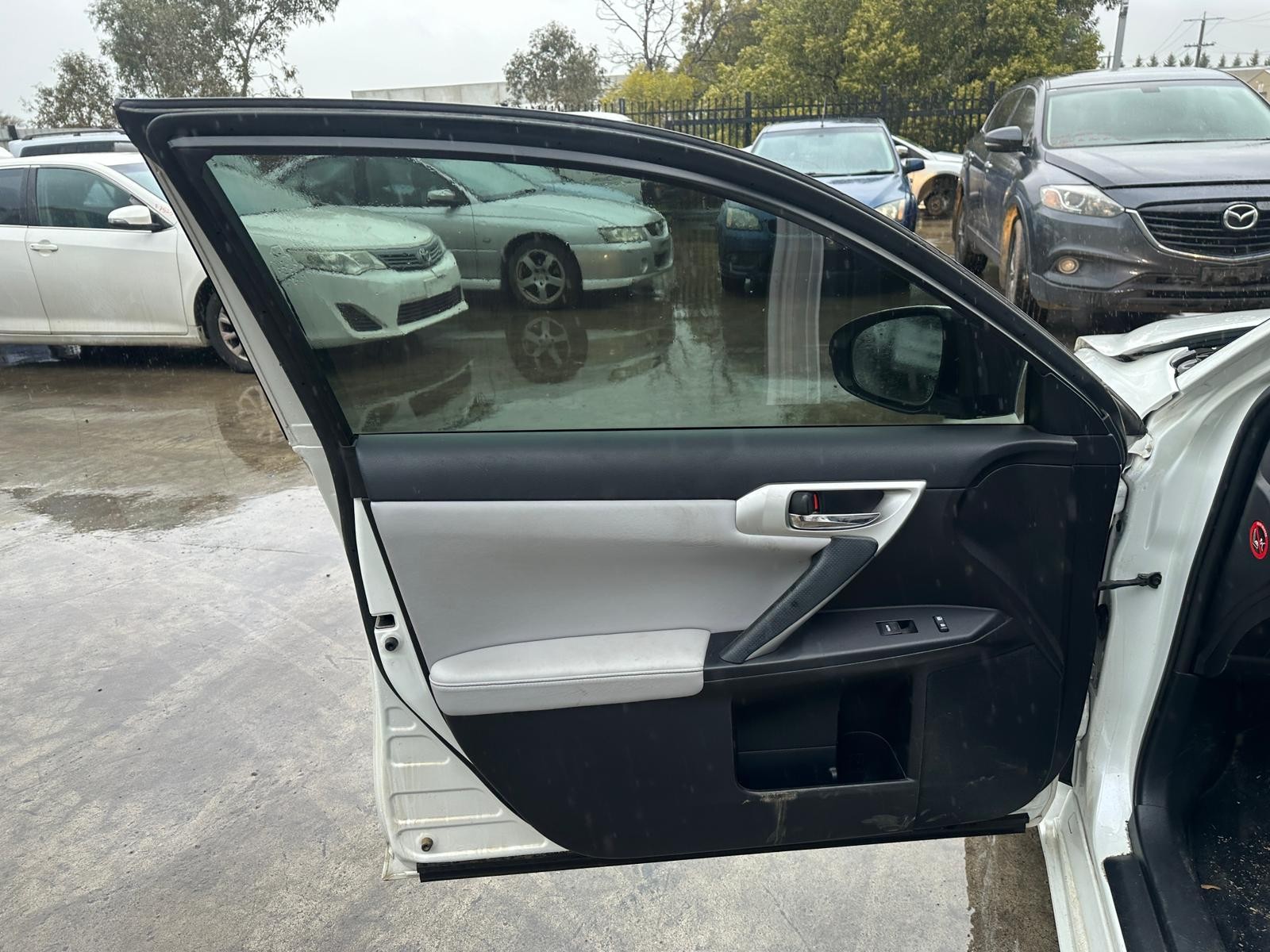 LEXUS CT200 ZWA10 12/2010-12/2013 LEFT FRONT POWER WINDOW SWITCH 8481033120