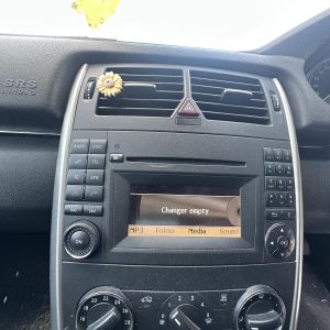 MERCEDES B CLASS W245 10/2008-06/2011 HEAD UNIT 6 DISC PLAYER MN3840