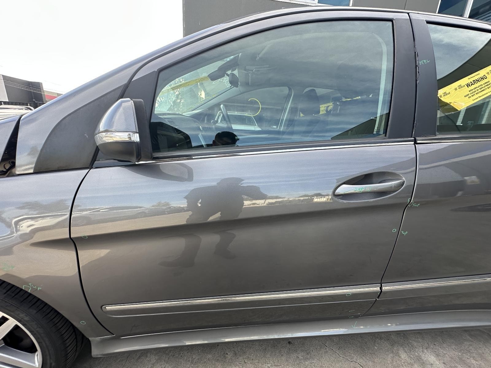 MERCEDES B CLASS W245 11/2005-06/2011 LEFT FRONT OUTER DOOR HANDLE