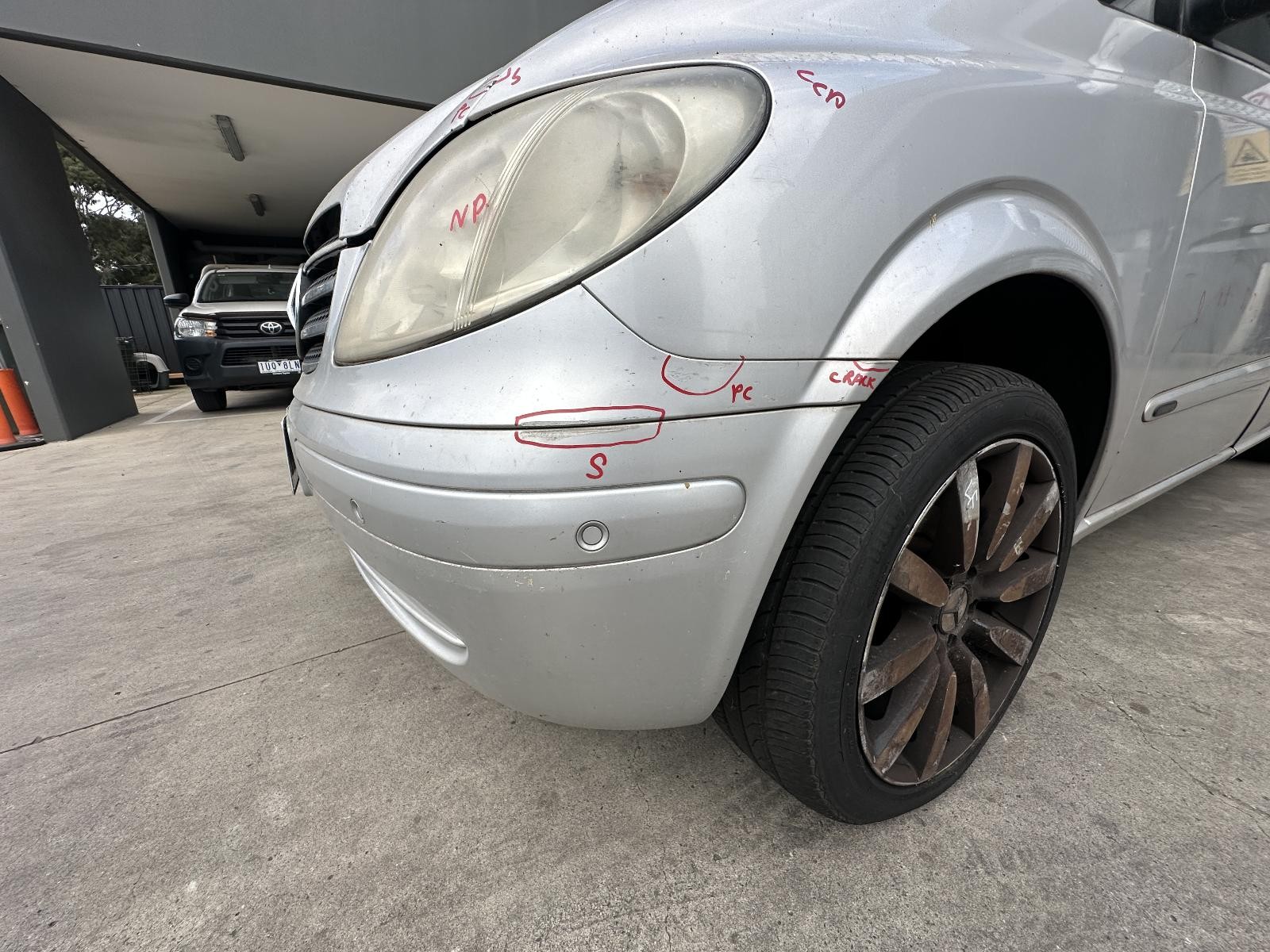 MERCEDES VIANO 639 07/2005-02/2011 FRONT BUMPER WITH PARK SENSORS W/O WASHERS - Image 13