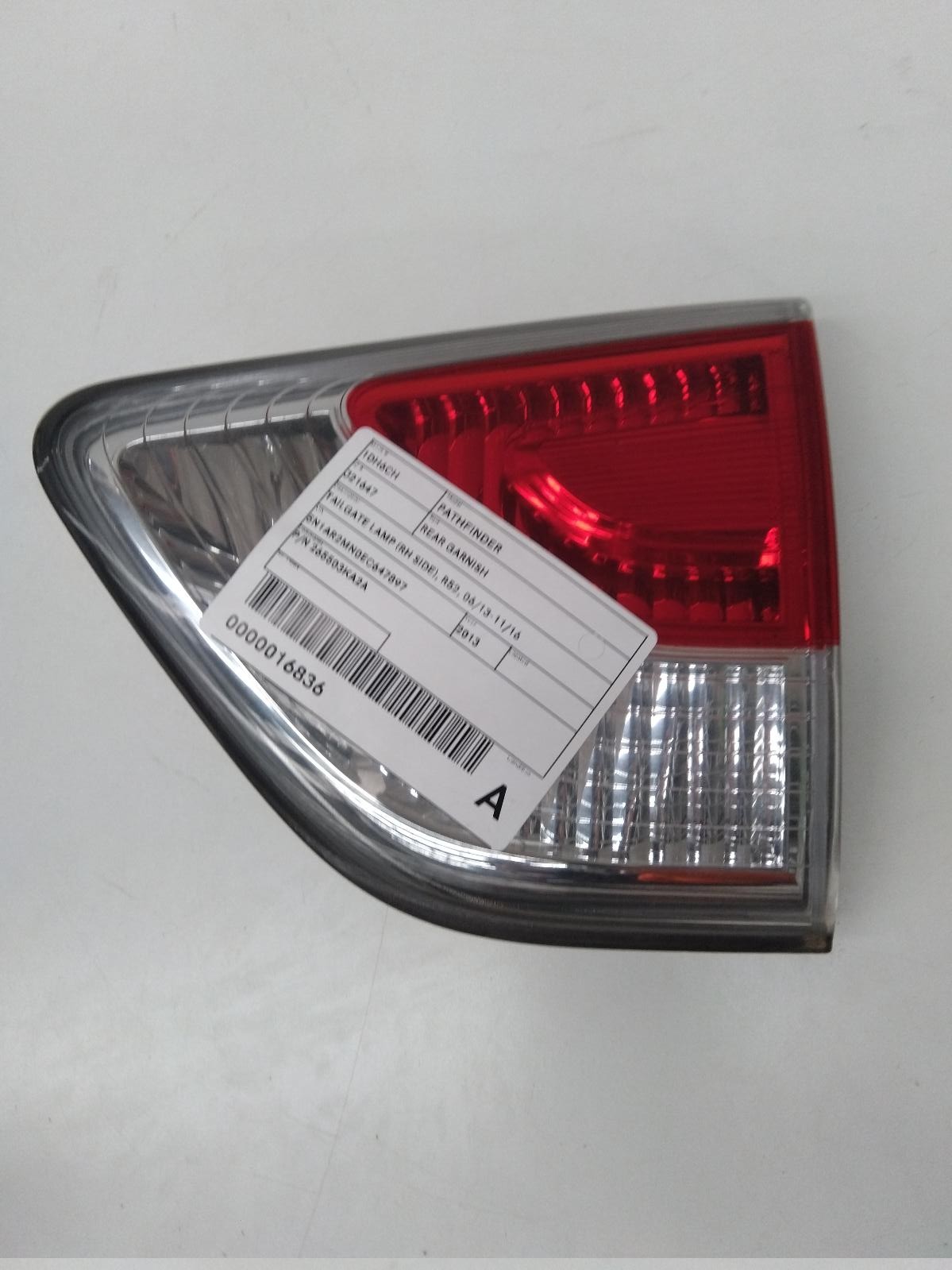 NISSAN PATHFINDER R52 06/13-04/21 RIGHT SIDE GARNISH TAILGATE LAMP 265503KA2A