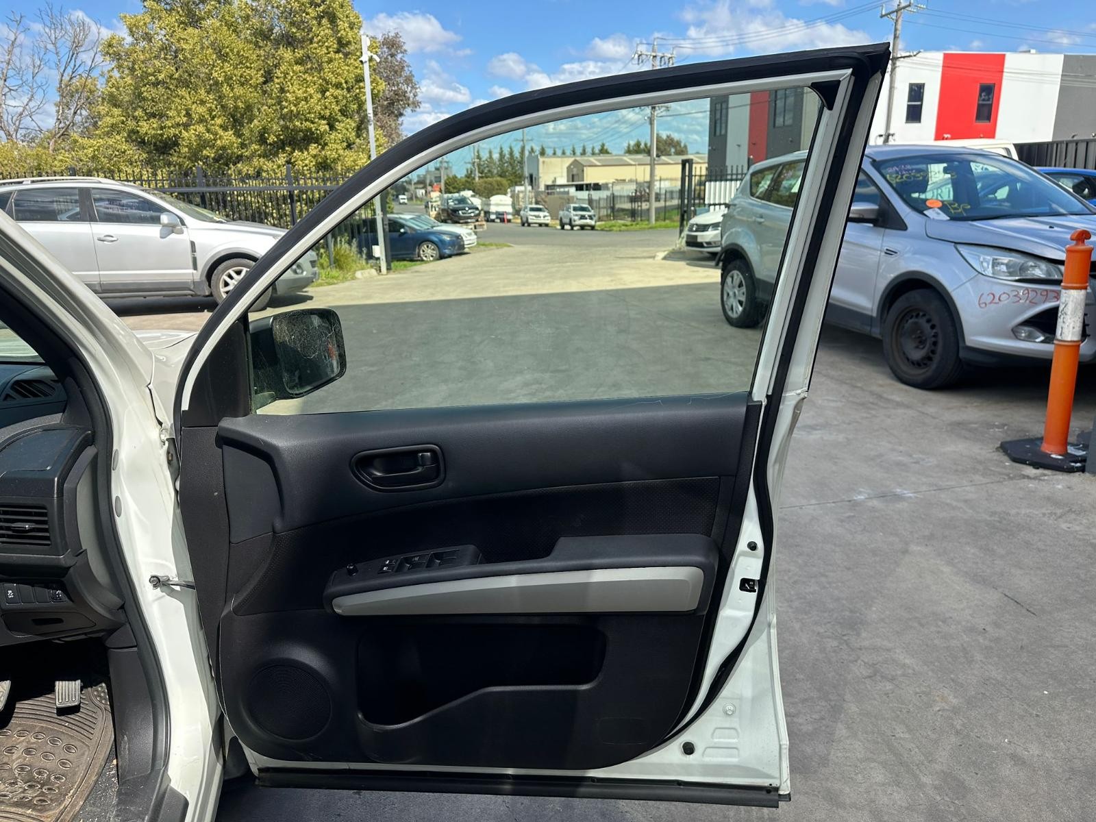 NISSAN XTRAIL T31 09/2007-12/2013 RIGHT FRONT DOOR TRIM ST/ST-L/TS