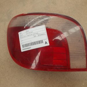 TOYOTA ECHO LEFT TAILLIGHT NCP10R, HATCH, LENS# 52-004, 10/99-09/02 99 00 01 02