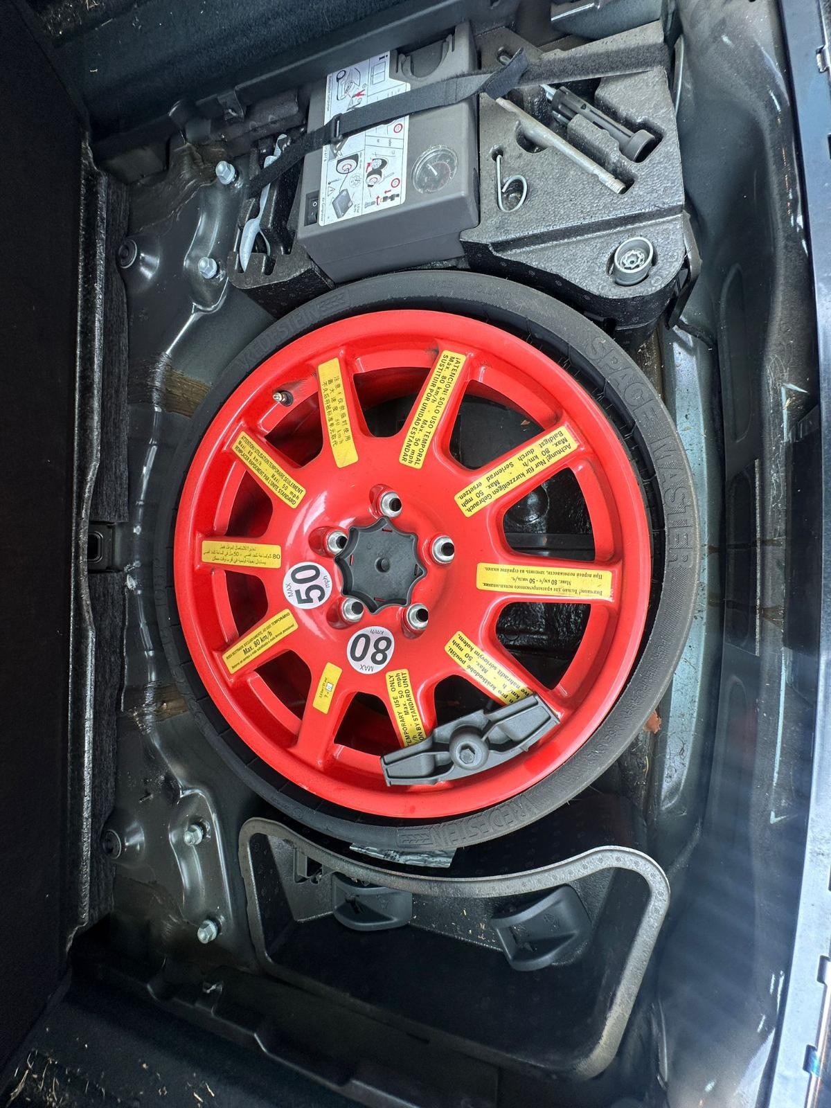 VOLKSWAGEN TOUAREG 7P 12/2010-04/2018 JACK/TOOL KIT