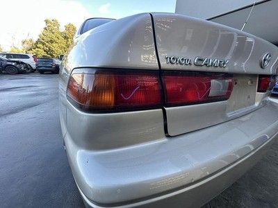 TOYOTA CAMRY SK20 07/1997-09/2000 LEFT SIDE REAR GARNISH BOOTLID LAMP