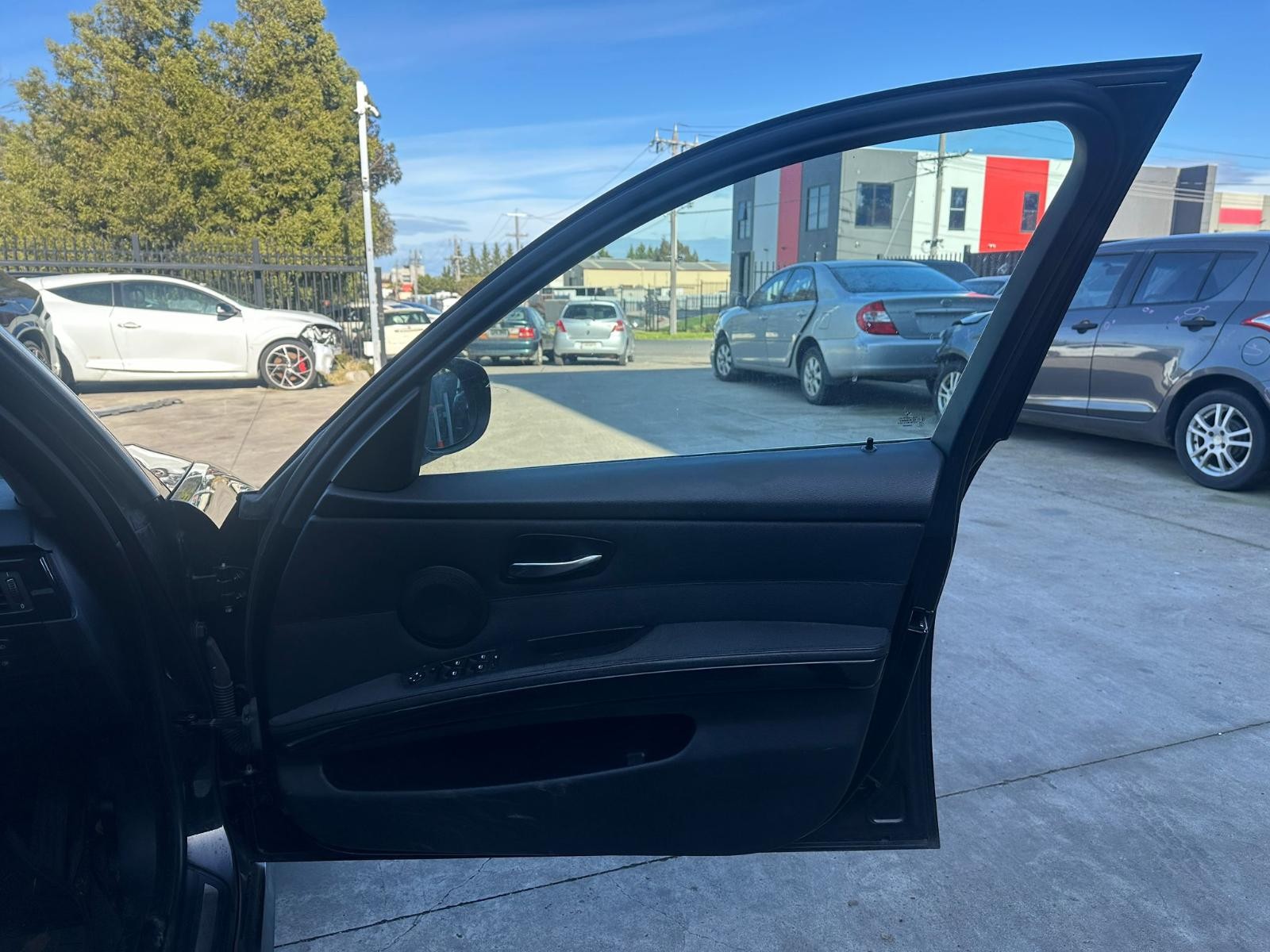 BMW 3 SERIES E90/E91 03/2005-04/2012 RIGHT FRONT DOOR TRIM LEATHER BLACK SEDAN
