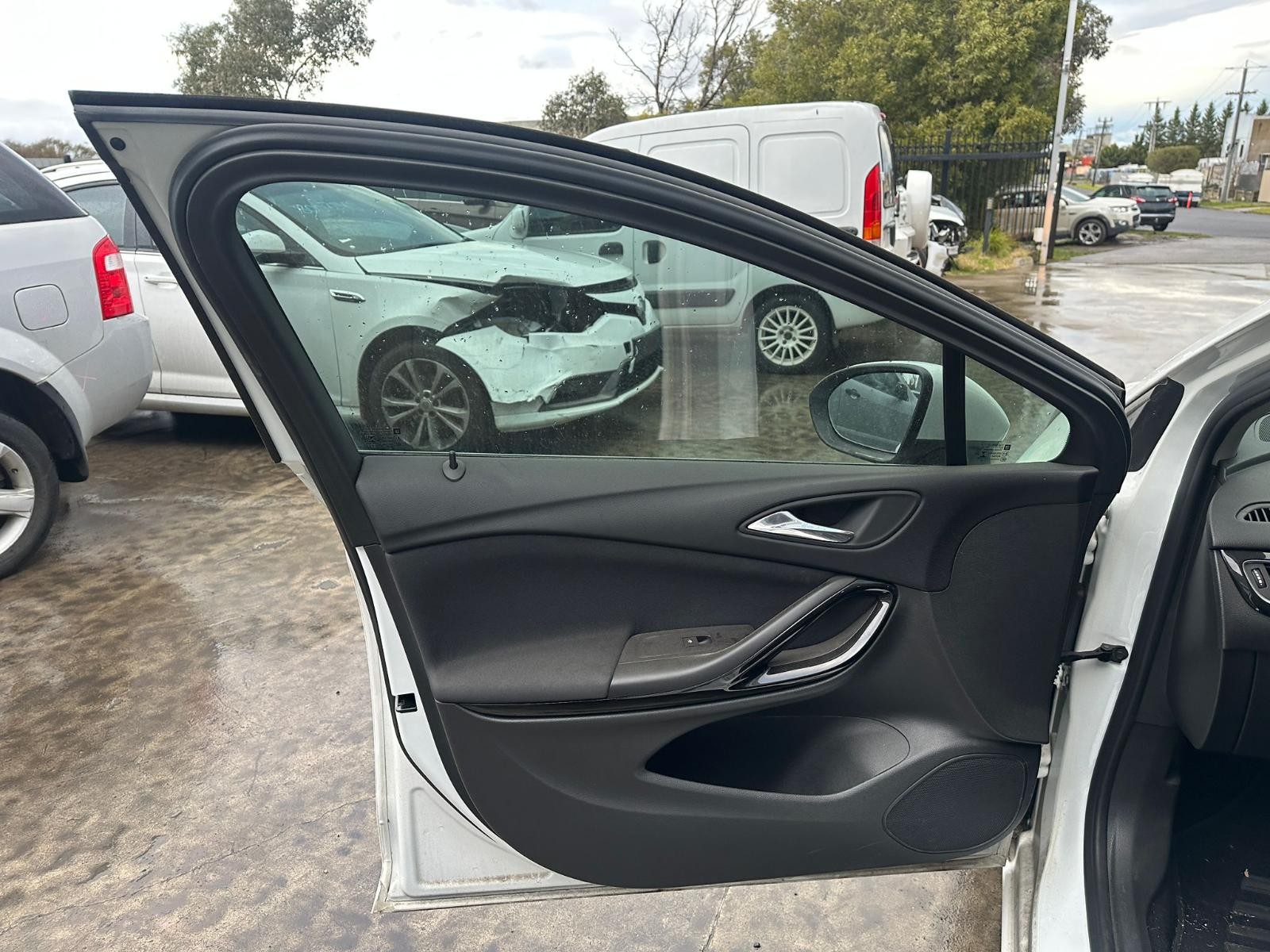 HOLDEN ASTRA BK 09/2016-2020 LEFT FRONT INNER DOOR HANDLE 5DR HATCH