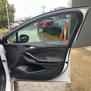 HOLDEN ASTRA BK 09/2016-2020 RIGHT FRONT INNER DOOR HANDLE 5DR HATCH