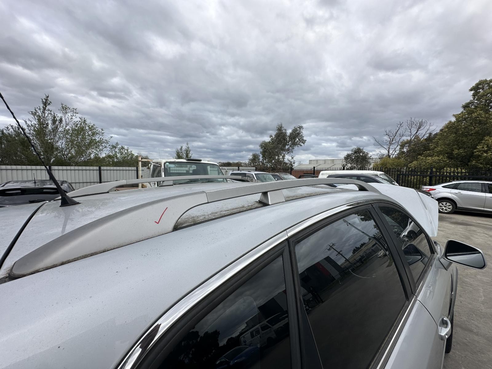 HOLDEN CAPTIVA CG 01/2011-06/2018 RIGHT SIDE ROOF RAIL