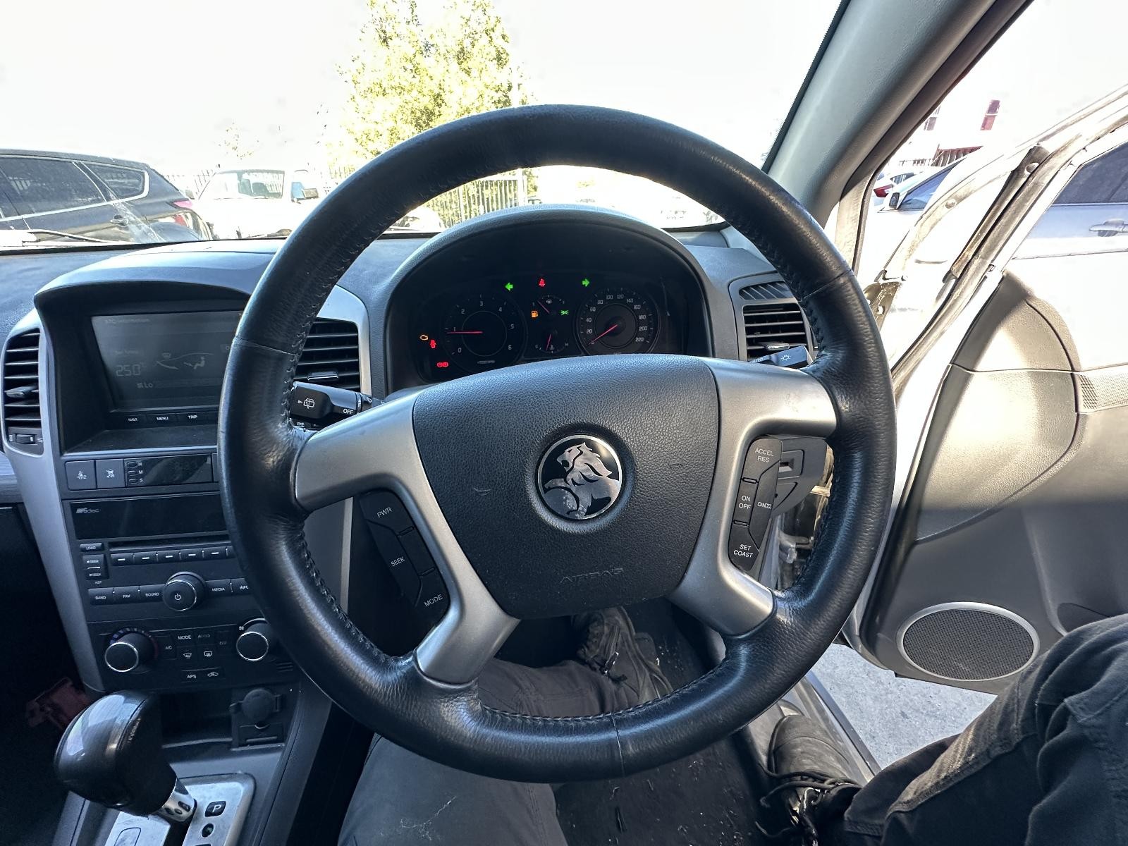 HOLDEN CAPTIVA CG 09/2006-02/2011 CONSOLE LEATHER ARMREST TYPE - Image 13