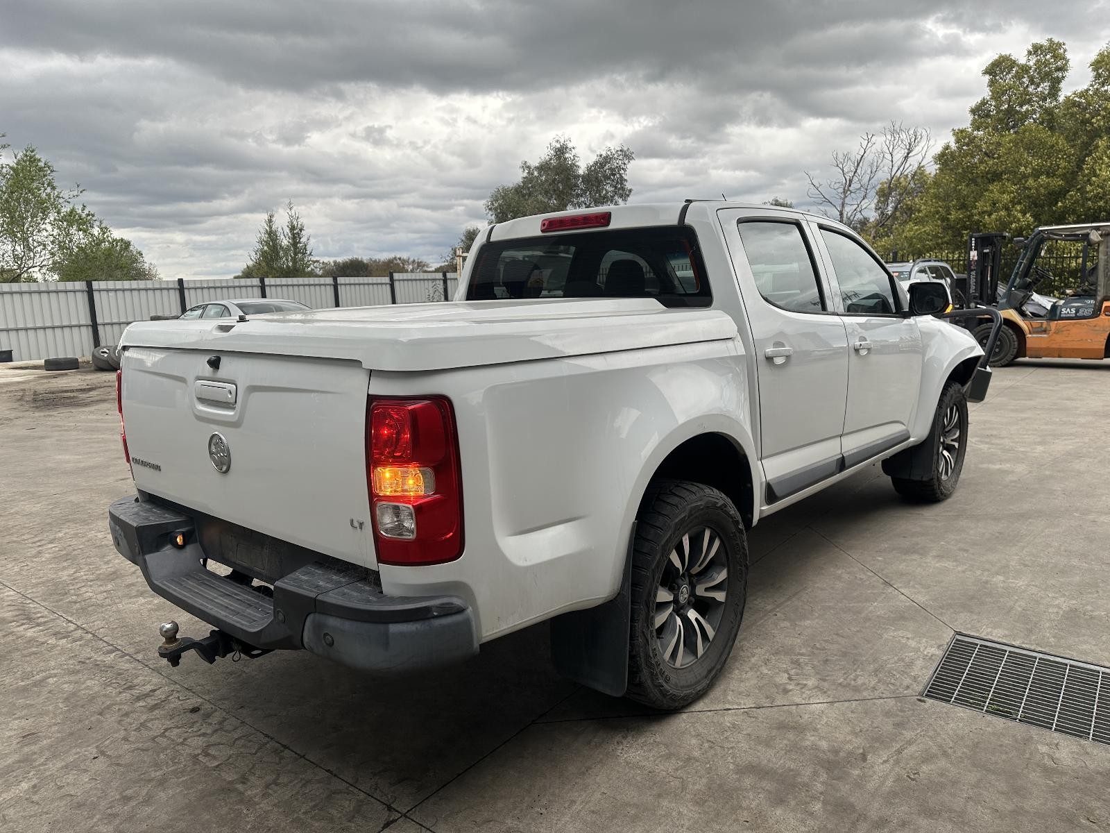 HOLDEN COLORADO RG 01/2012-06/2016 REAR BUMPER WITH BLACK STEP TYPE - Image 5