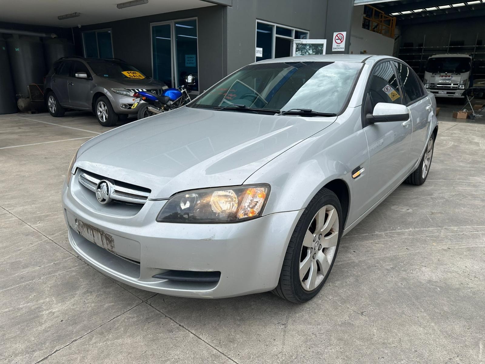 HOLDEN COMMODORE VE 08/2006-05/2013 FUEL DOOR SEDAN - Image 4