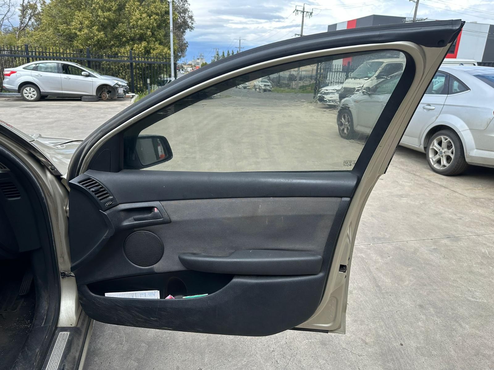 HOLDEN COMMODORE VE 08/2006-05/2013 RIGHT FRONT INNER DOOR HANDLE BLACK
