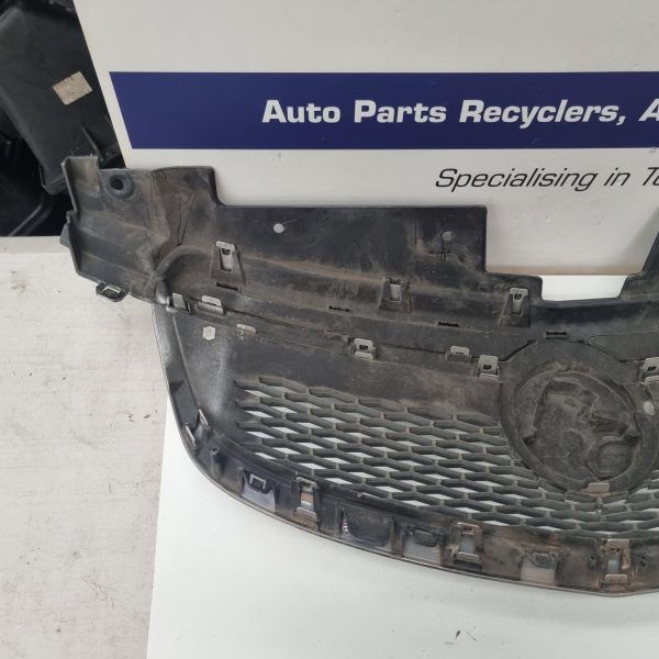 HOLDEN CRUZE GRILLE JG, CD TYPE, 03/09-02/11 09 10 11 - MMM Auto Centre