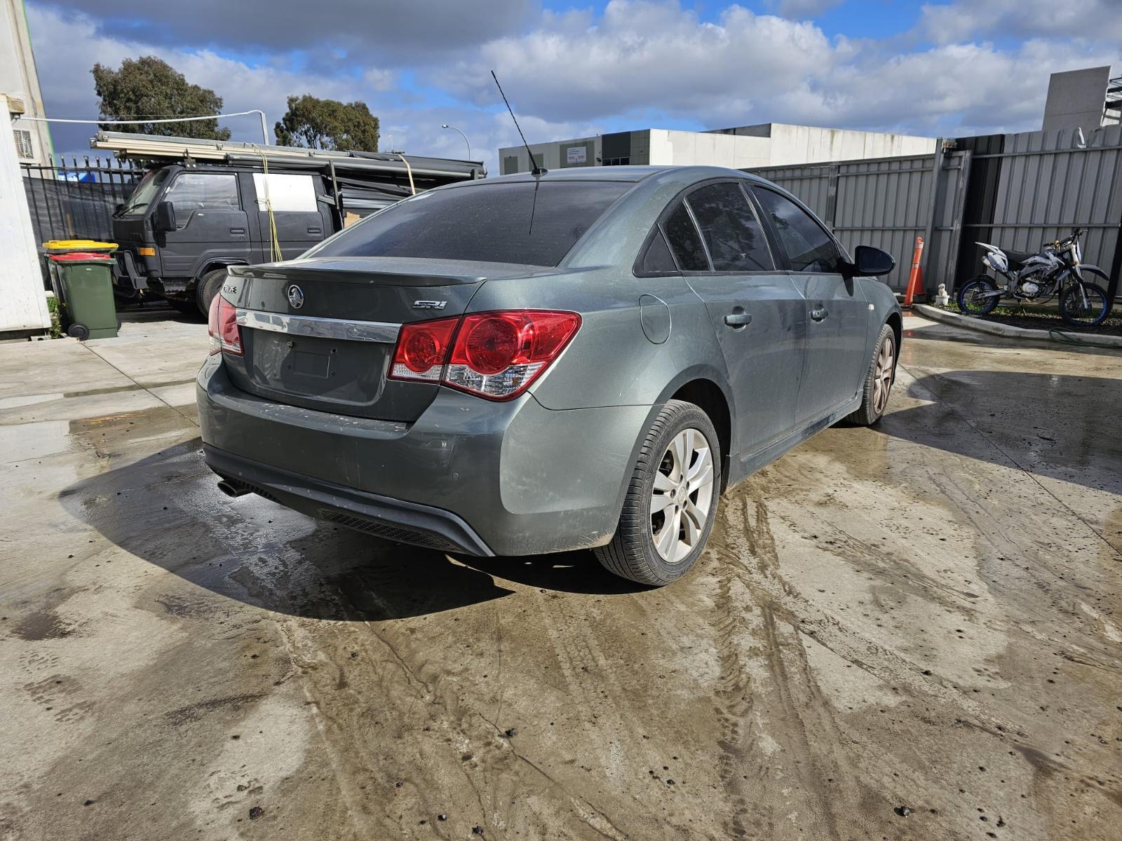 HOLDEN CRUZE JG-JH 03/2009-01/2017 RIGHT FRONT DOOR WINDOW - Image 5