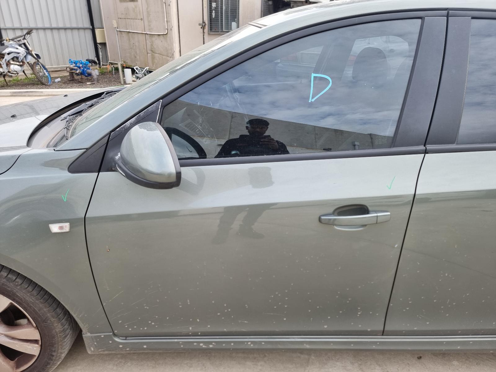 HOLDEN CRUZE JG-JH 03/2009-01/2017 RIGHT FRONT DOOR WINDOW - Image 9