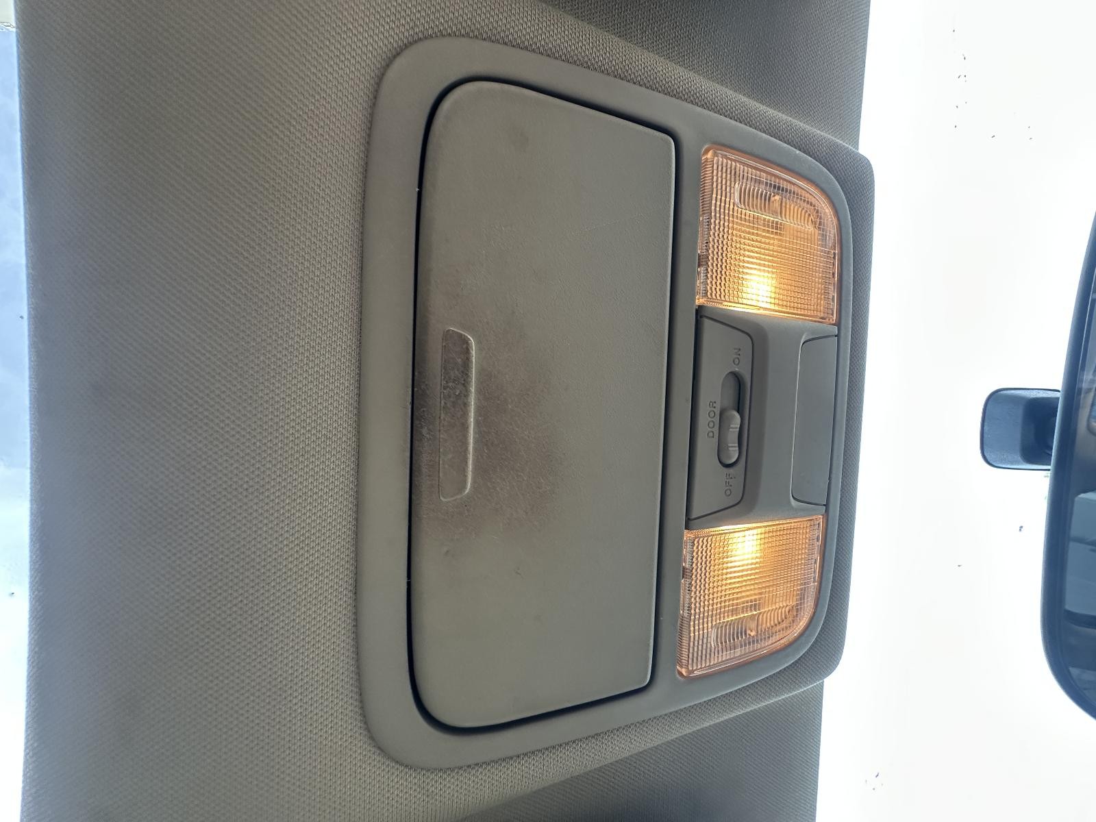 HONDA ODYSSEY RB 07/2004-03/2009 FRONT ONLY COURTESY LIGHT