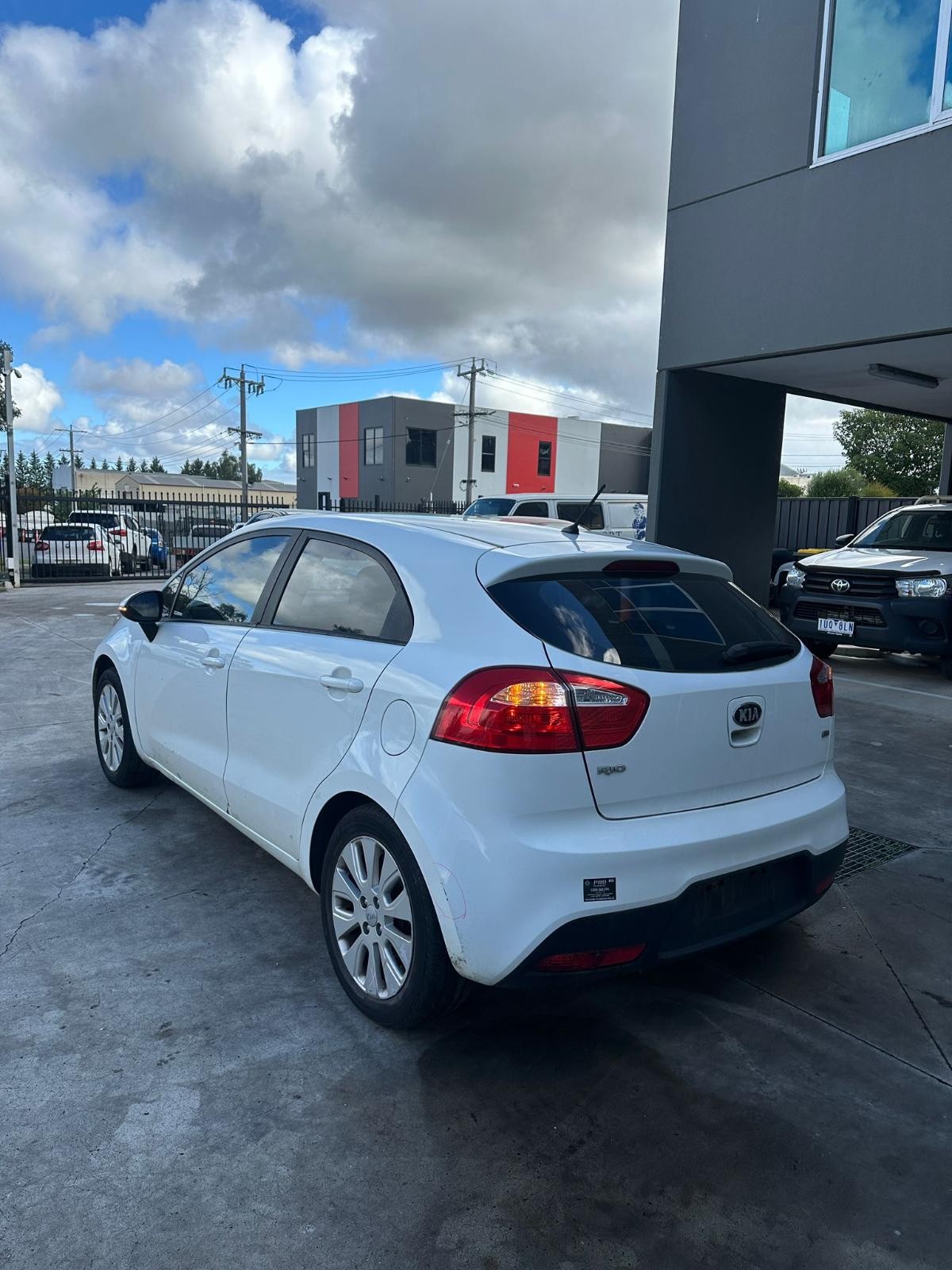 KIA RIO UB 08/2011-11/2016 RIGHT FRONT DOOR REG & MOTOR ASSEMBLY 824021W020 - Image 4