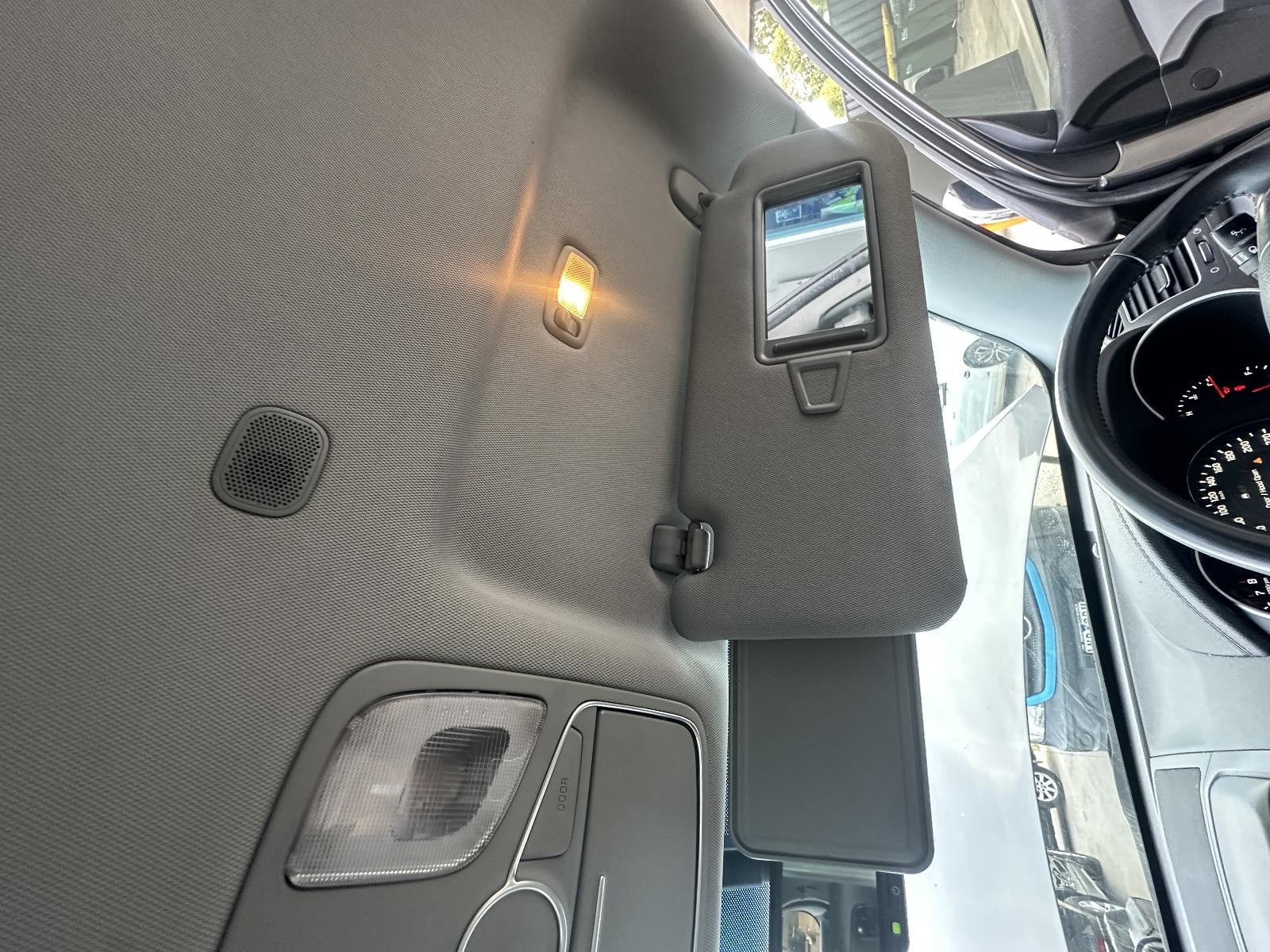 KIA SORENTO XM 10/2009-12/2014 RIGHT SIDE SUN VISOR