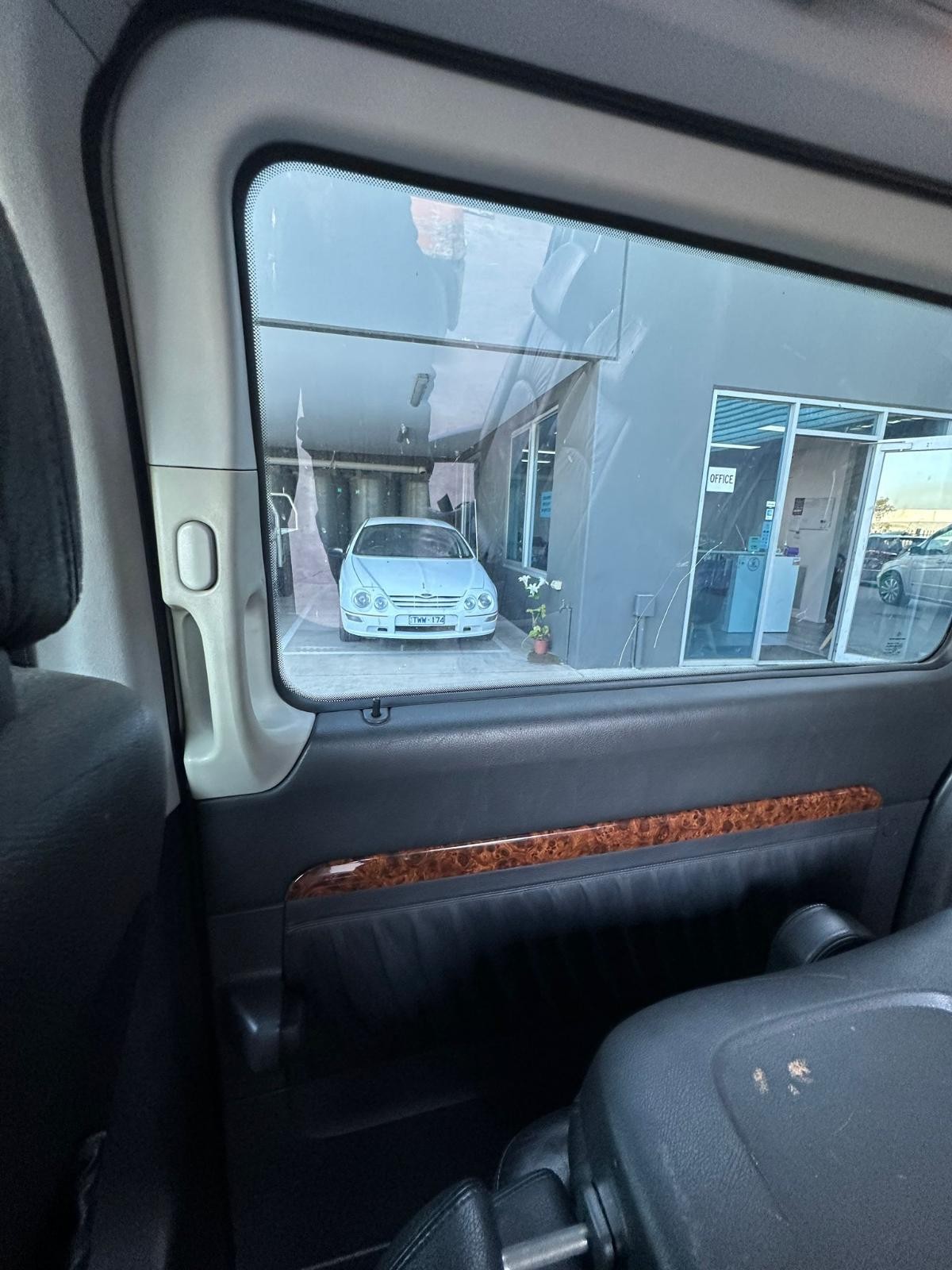 MERCEDES VIANO 639 07/2005-02/2011 RIGHT REAR DOOR TRIM LEATHER GREY