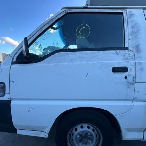 MITSUBISHI L300 SF-SK 10/1986-12/2013 LEFT FRONT DOOR WINDOW