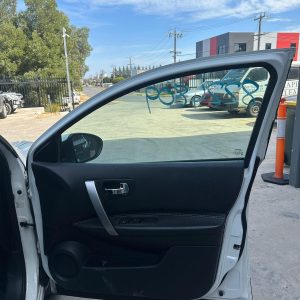NISSAN DUALIS J10 10/2007-05/2014 RIGHT FRONT DOOR TRIM BLACK LEATHER