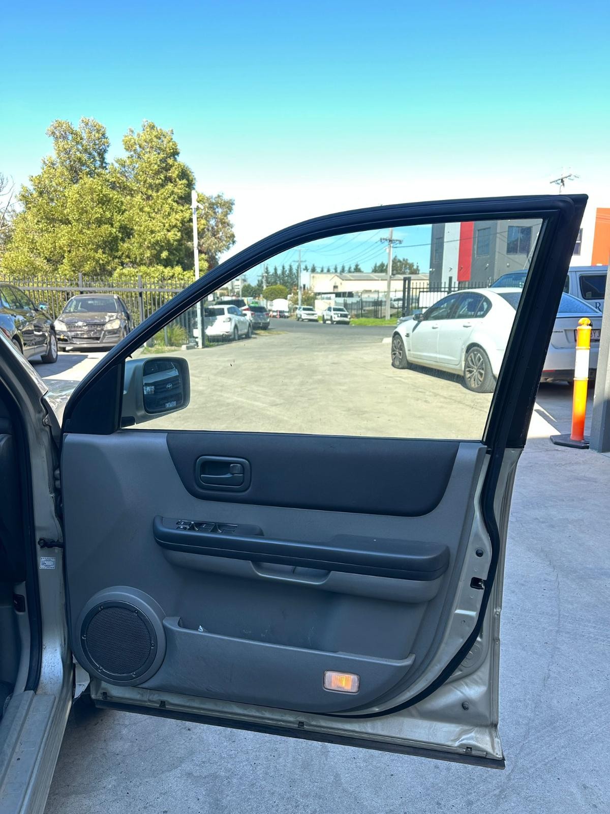 NISSAN XTRAIL T30 11/2003-09/2007 RIGHT FRONT DOOR TRIM Ti/Ti-L