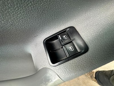 VOLKSWAGEN CADDY 2K 12/2004-07/2010 RIGHT FRONT MASTER SWITCH 2K0959857A