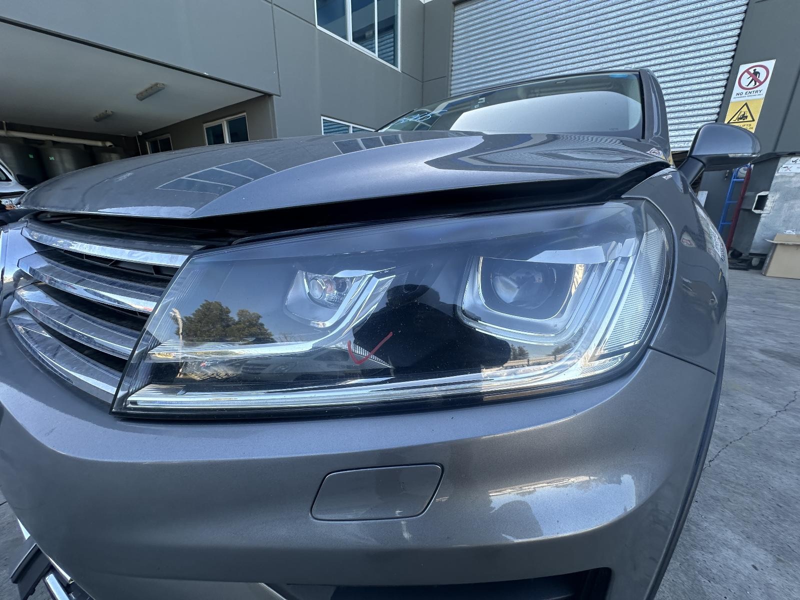 VOLKSWAGEN TOUAREG 7P 08/2014-04/2018 LEFT HEADLAMP XENON 7P2941753A