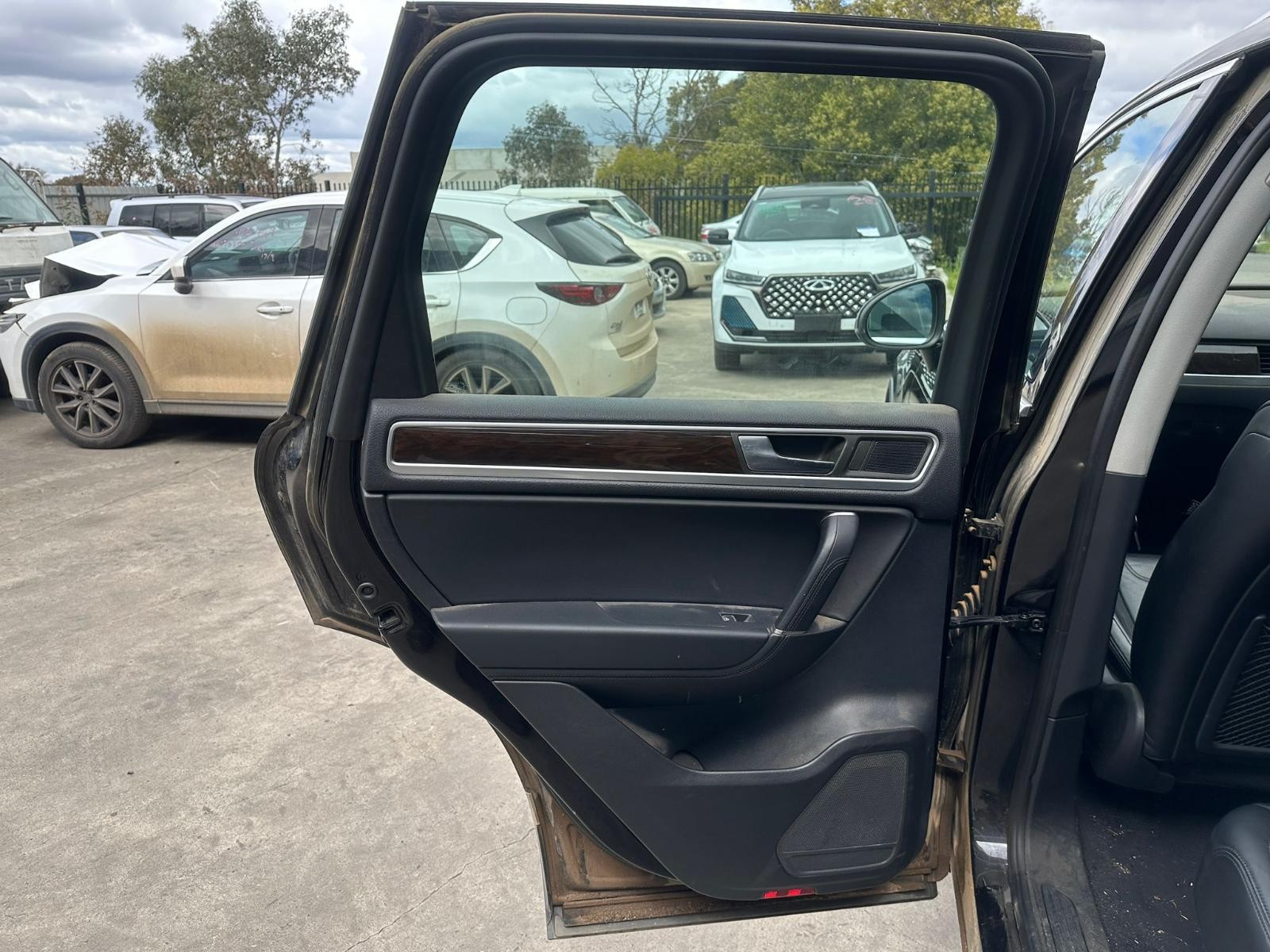 VOLKSWAGEN TOUAREG 7P 12/2010-04/2018 LEFT REAR INNER DOOR HANDLE