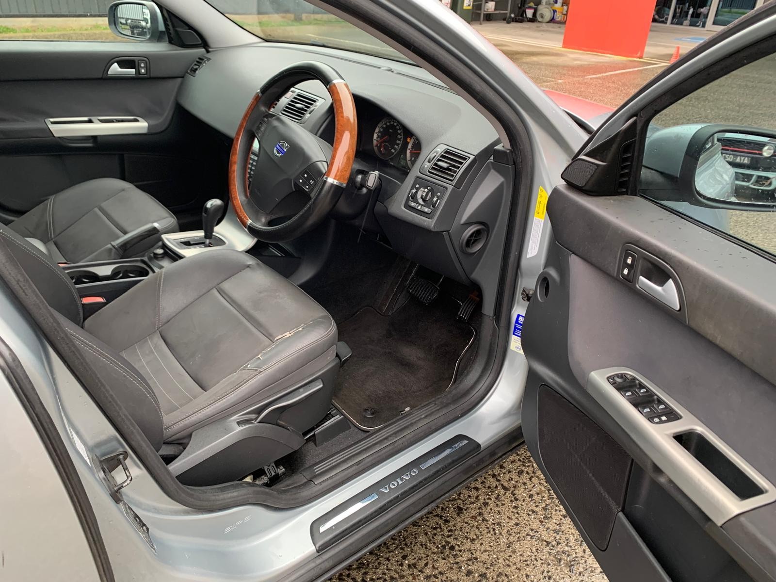 VOLVO S40 M SERIES 03/2004-08/2012 LEFT FRONT DOOR SHELL - Image 6