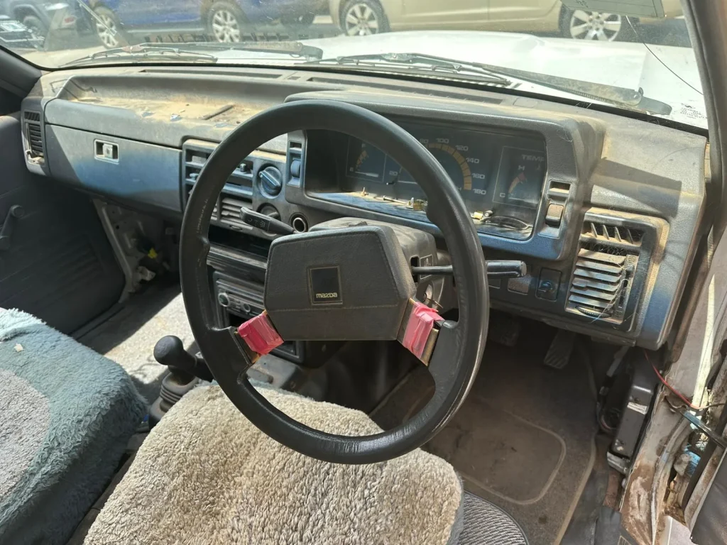 Mazda B2600 1993 White Manual Petrol
