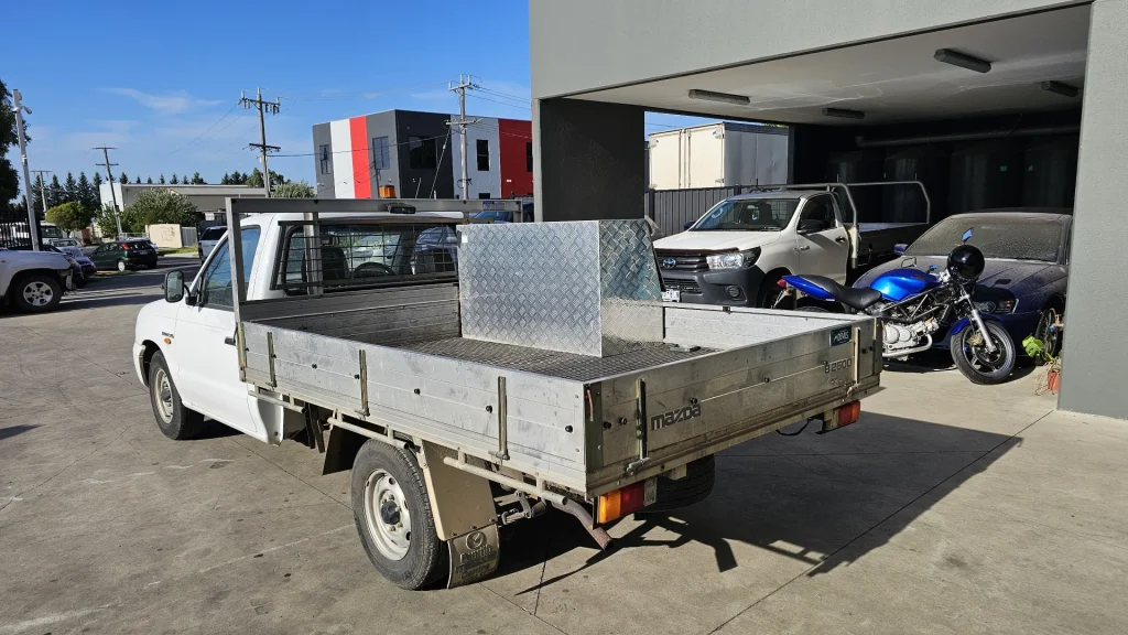 Mazda B2600 2003 White Manual Petrol