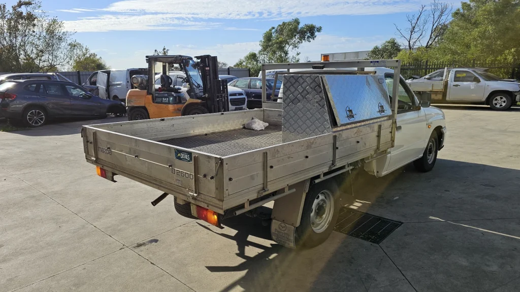 Mazda B2600 2003 White Manual Petrol