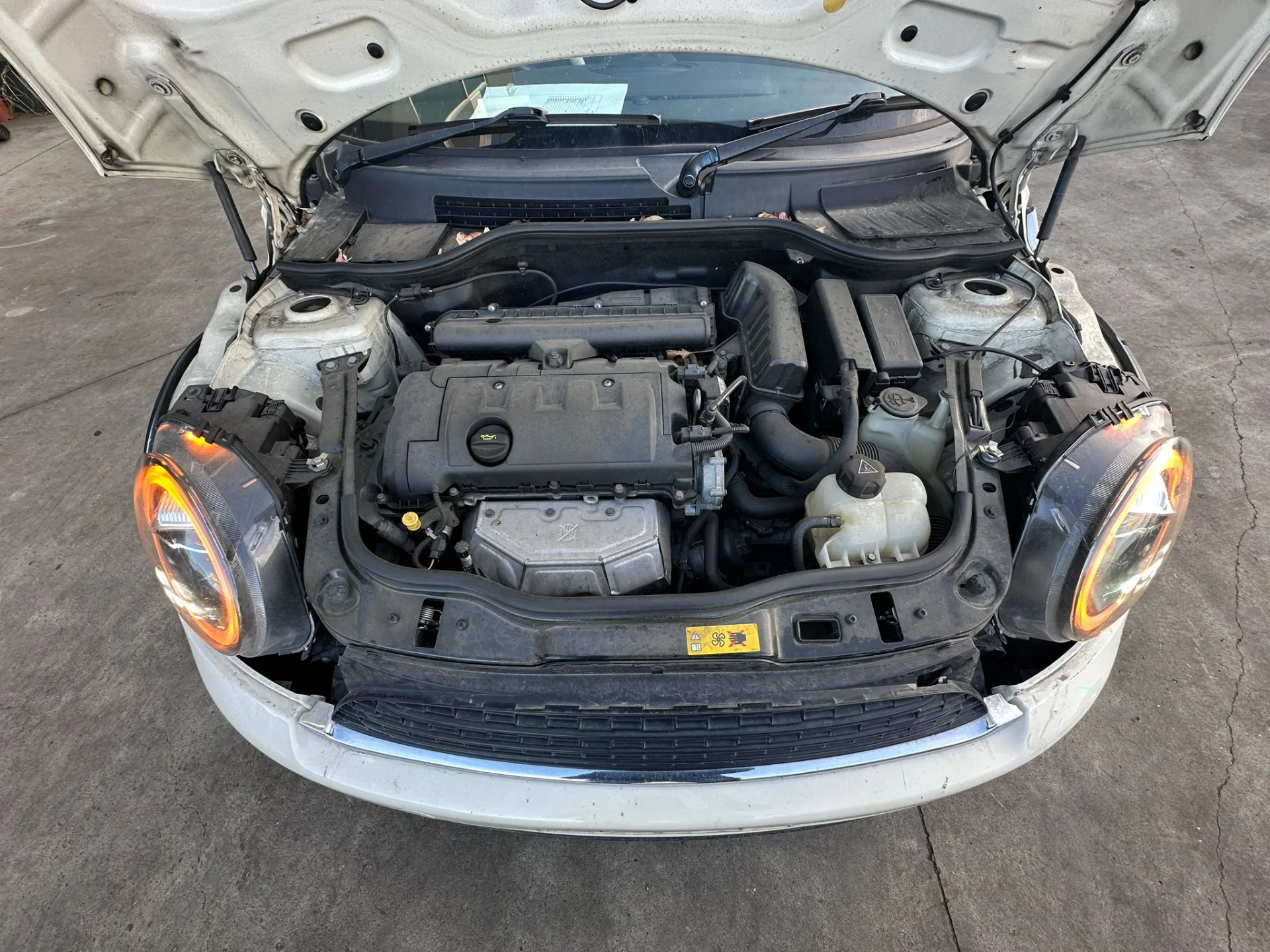 Mini Cooper 2011 White Auto Petrol