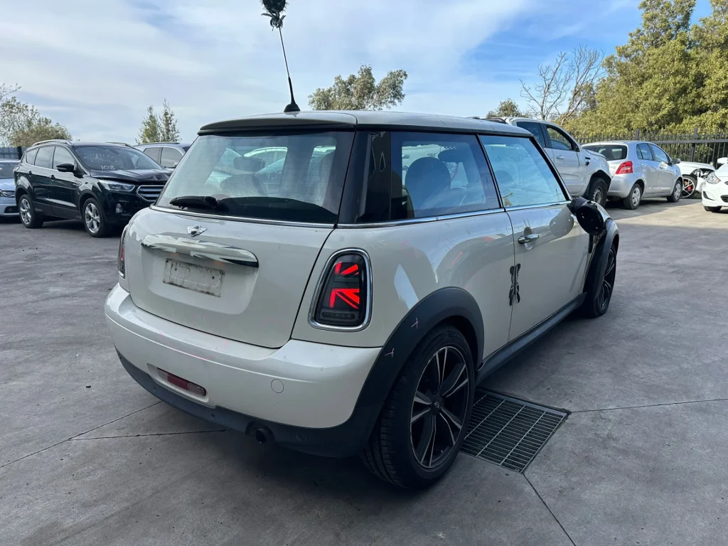 Mini Cooper 2011 White Auto Petrol