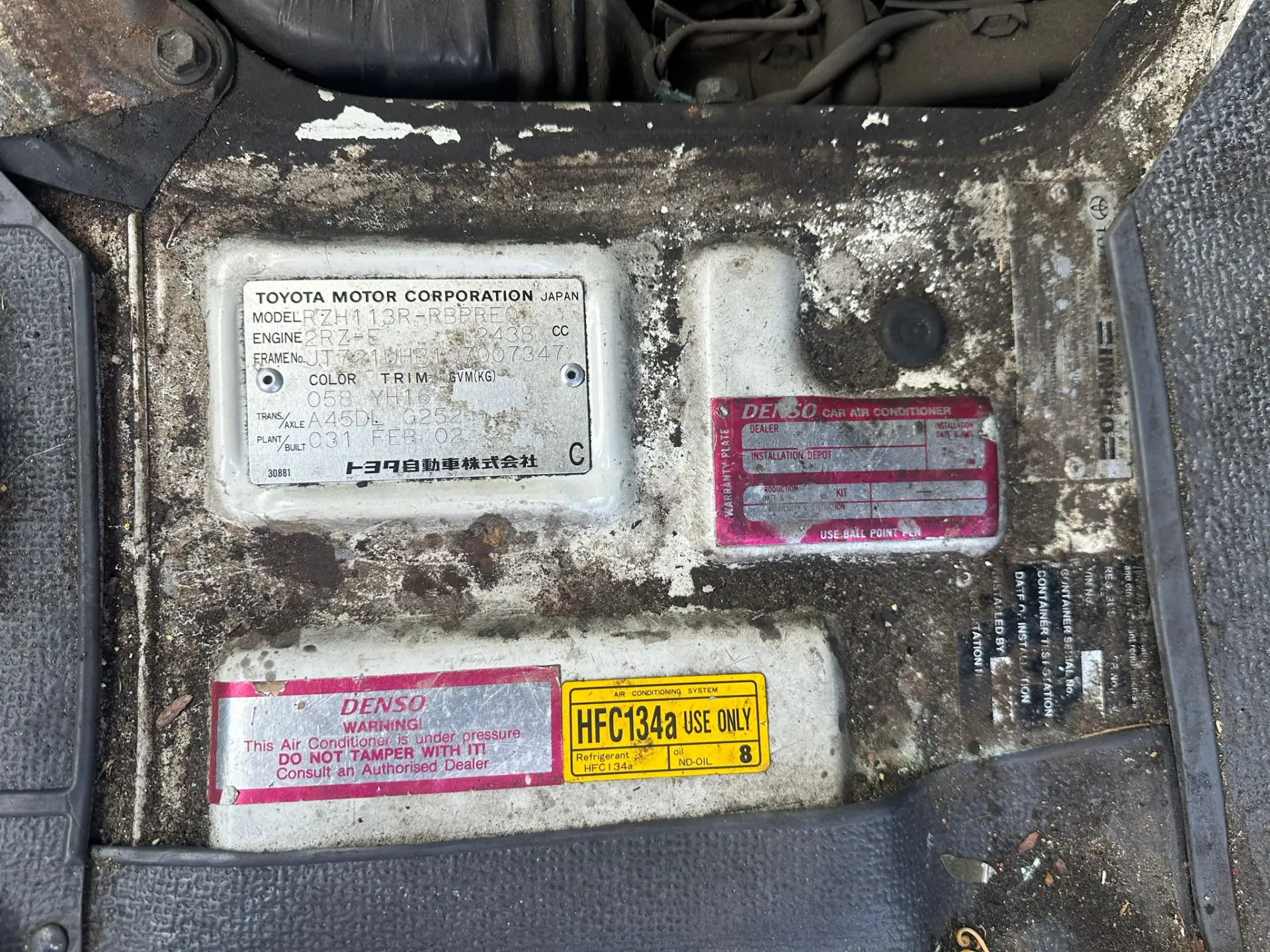 Toyota Hiace 2002 White Auto Petrol