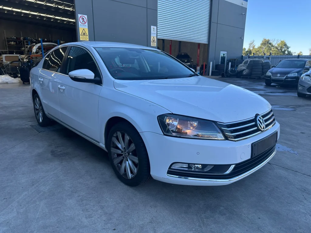 Volkswagen Passat 2014 White Auto Petrol